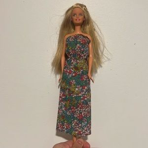 Barbie doll nice blonde hair. Blue eye Barbie cute doll toy